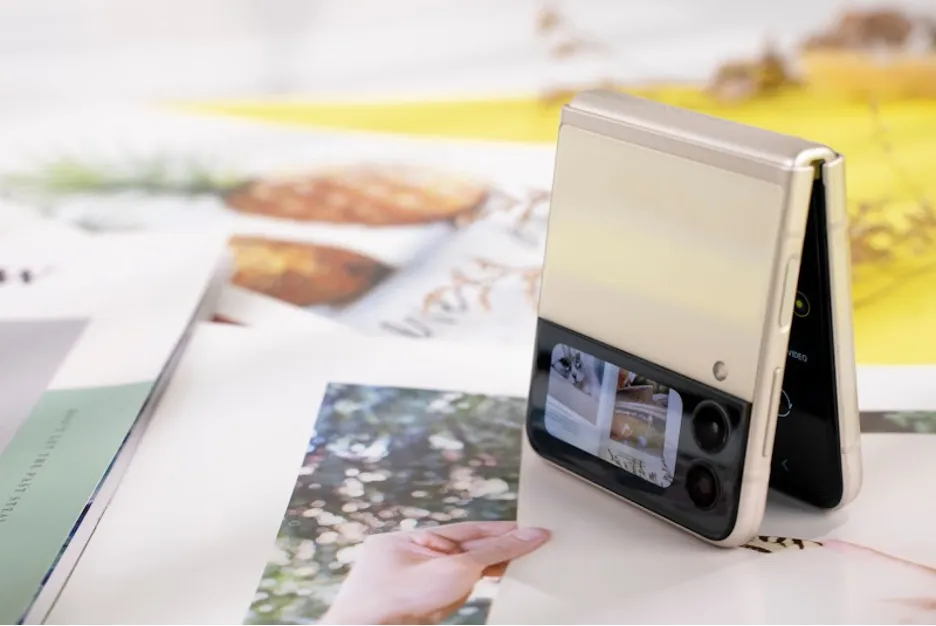 Galaxy Z Flip3 - giá hợp lý ảnh 1 Galaxy Z Flip3 - giá hợp lý ảnh 1
