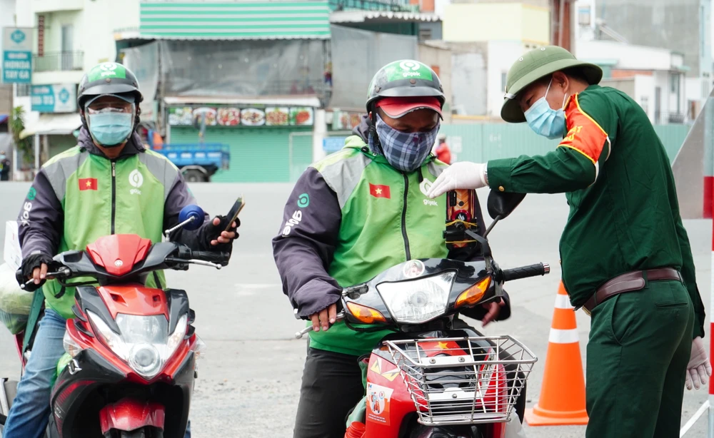 Tài xế Gojek tham gia vận chuyển lương thực, thực phẩm khi giãn cách xã hội