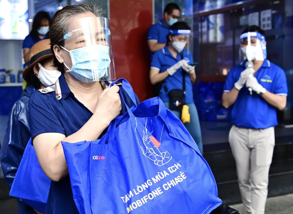 “Tấm lòng mùa dịch, MobiFone chia sẻ”... sẽ được tiếp tục ảnh 1