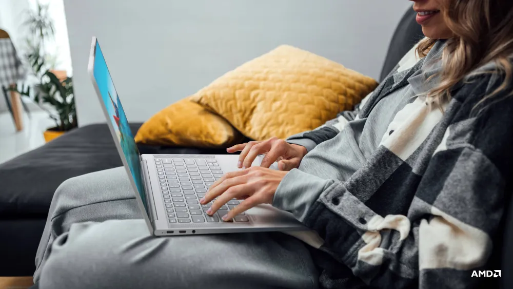 Yoga Slim 7 Carbon 14 inch laptop mỏng nhẹ với màn hình công nghệ OLED  ảnh 1