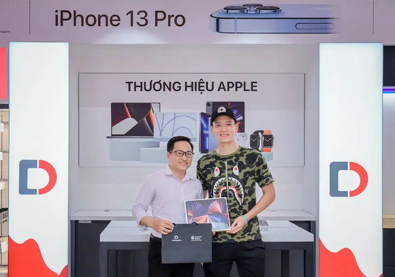 Quả bóng vàng Hoàng Đức truyền cảm hứng cho nhân viên Di Động Việt ảnh 1