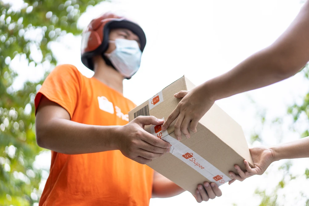 Shopee còn khởi động nhiều chương trình kết nối, hỗ trợ các nhà bán hàng