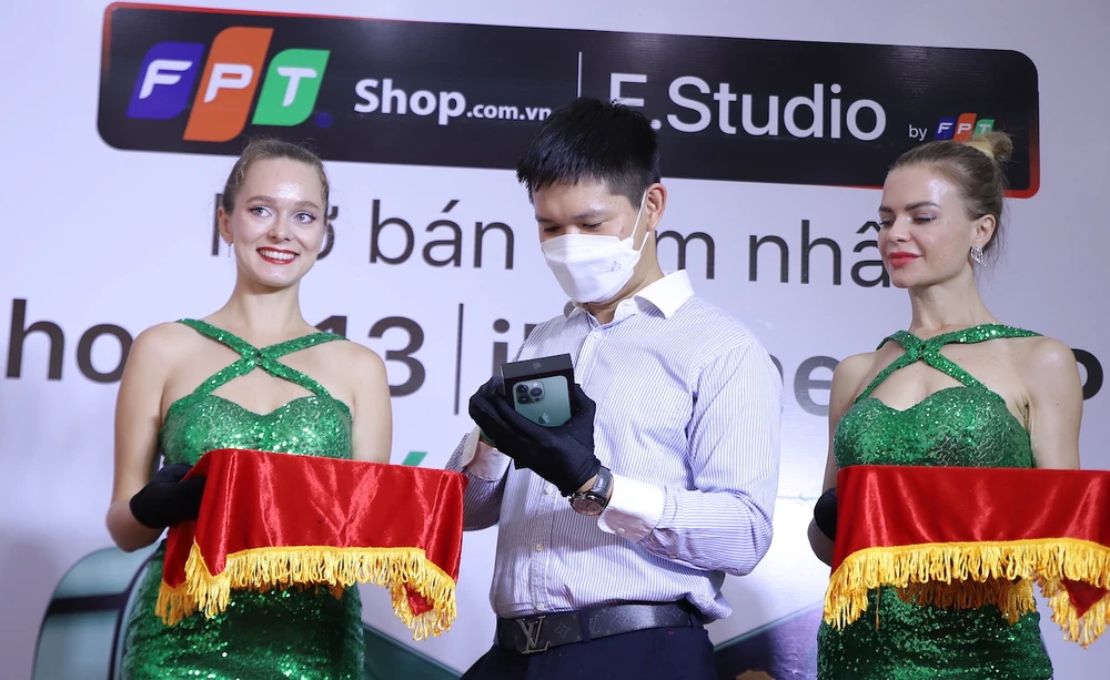 Phone 13 Series xanh lá thu hút người mua