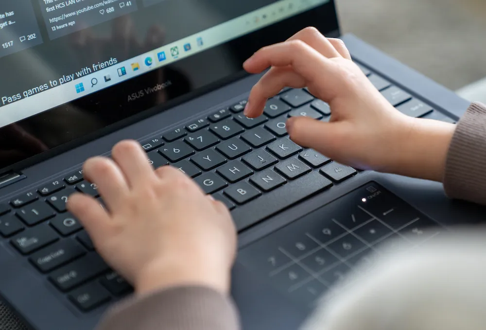 ASUS ra mắt dòng Vivobook 14 và Vivobook 15 với “giá mềm”   ảnh 2 ASUS ra mắt dòng Vivobook 14 và Vivobook 15 với “giá mềm”   ảnh 2