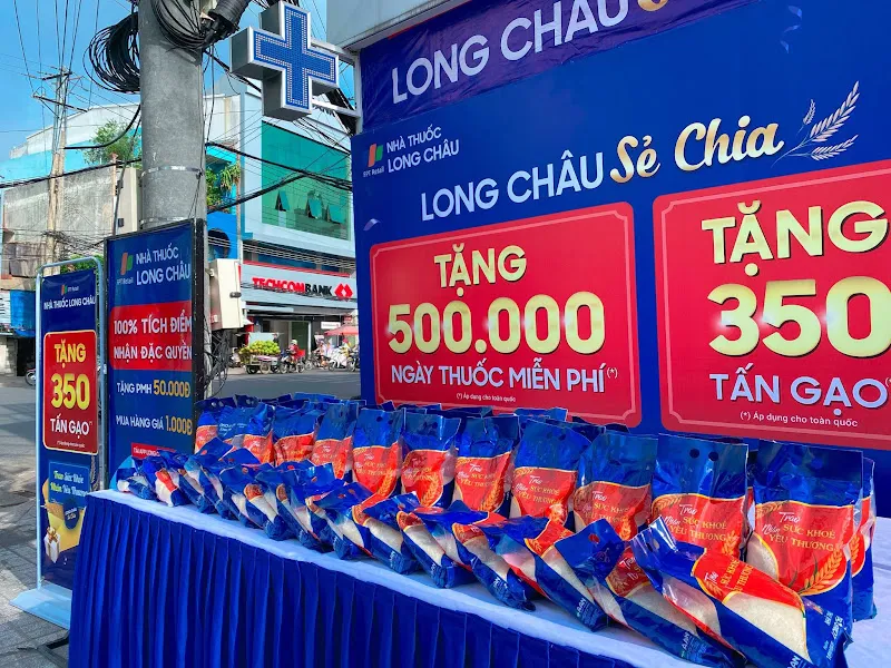 Trao tặng hơn 500.000 ngày thuốc miễn phí và 350 tấn gạo cho người nghèo ảnh 1 Trao tặng hơn 500.000 ngày thuốc miễn phí và 350 tấn gạo cho người nghèo ảnh 1