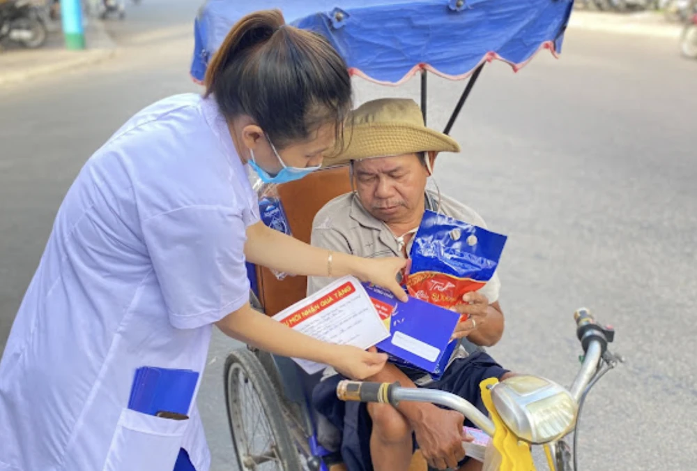 FPT Long Châu đồng hành với những hoàn cảnh khó khăn ​