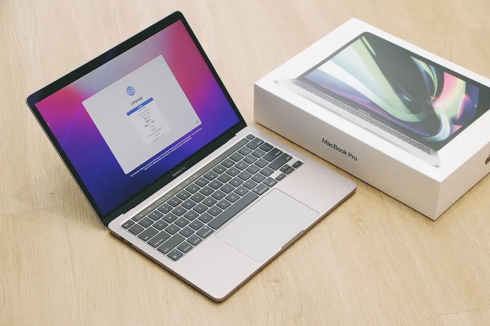 FPT Shop mở bán sớm MacBook Pro M2 2022 ảnh 1 FPT Shop mở bán sớm MacBook Pro M2 2022 ảnh 1