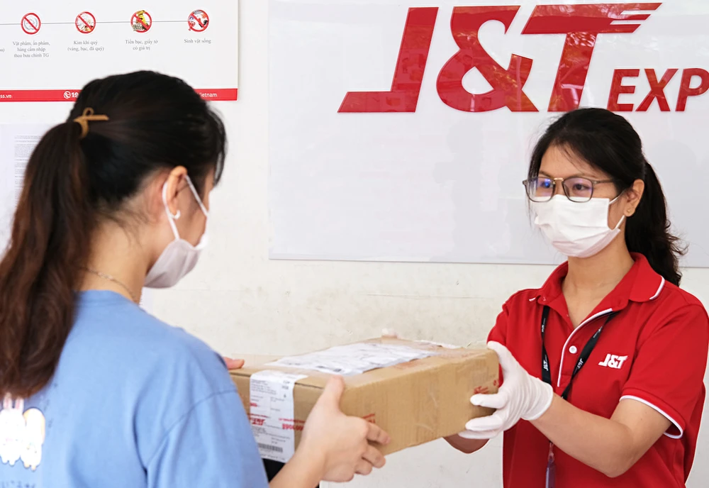 J&T Express sở hữu mạng lưới vận chuyển rộng khắp với đội ngũ shipper hơn 19.000 người