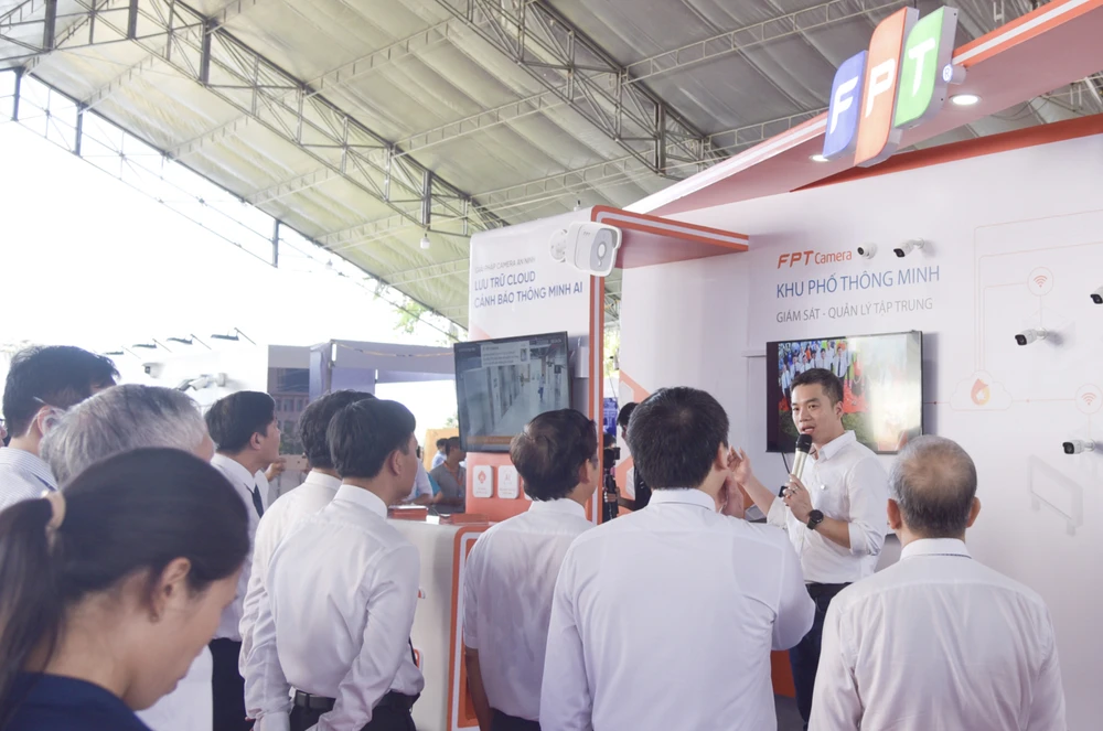 FPT ký kết hai thỏa thuận hợp tác thúc đẩy chuyển đổi số tỉnh Thừa Thiên - Huế ảnh 1 FPT ký kết hai thỏa thuận hợp tác thúc đẩy chuyển đổi số tỉnh Thừa Thiên - Huế ảnh 1
