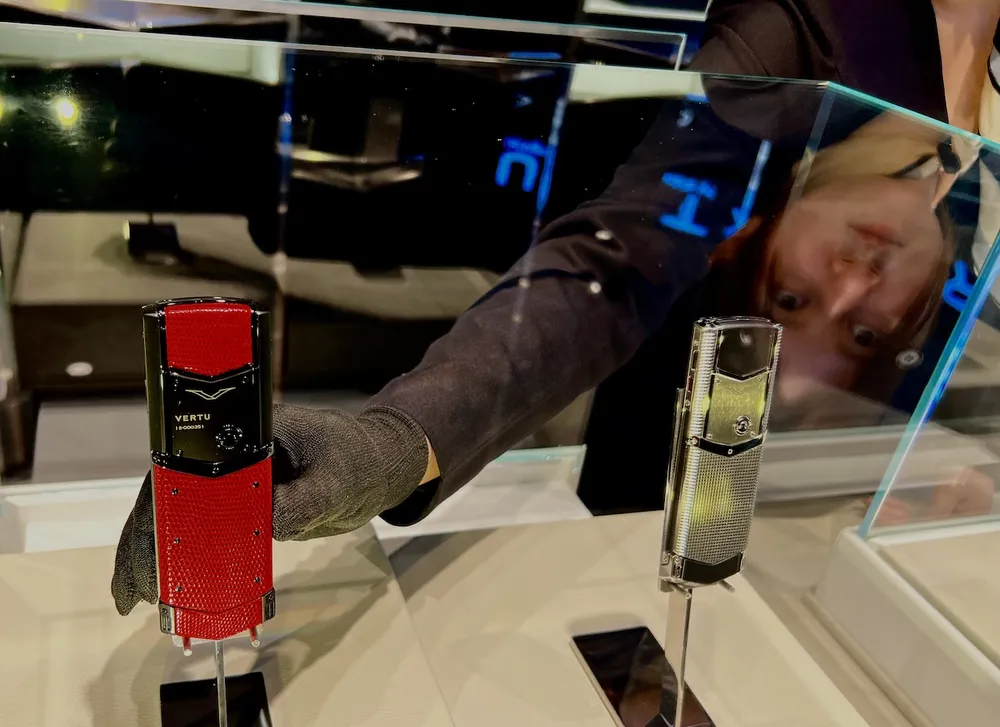 Vào cửa hàng Vertu chính hãng tại TPHCM ảnh 2