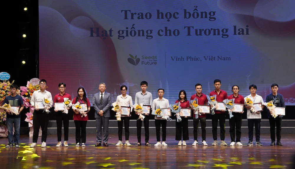 Học sinh, sinh viên nhận học bổng