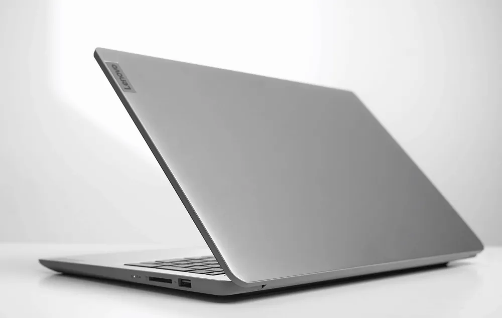 Thiết kế của dòng laptop này rất sang trọng khi sở hữu màn hình có kích thước 15,6 inch, độ phân giải Full HD sắc nét và chỉ mỏng 17,9mm, trọng lượng nhẹ 1,58kg và màu sắc xám bạc thời thượng. Thiết kế của dòng laptop này rất sang trọng khi sở hữu màn hình có kích thước 15,6 inch, độ phân giải Full HD sắc nét và chỉ mỏng 17,9mm, trọng lượng nhẹ 1,58kg và màu sắc xám bạc thời thượng.