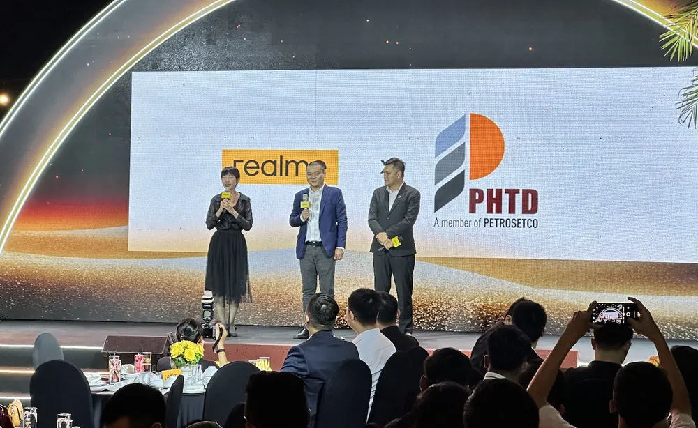 Sự kiện này cũng là dịp để realme công bố hợp tác với Công ty Cổ phần Phân phối Sản phẩm Công nghệ cao Dầu khí (PHTD) - một trong những nhà phân phối điện thoại di động hàng đầu tại Việt Nam.