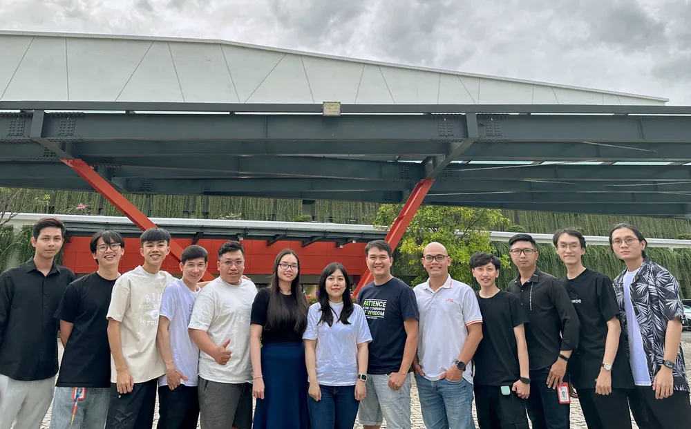 Đội ngũ kỹ sư CloudVerse đang làm việc tại VNG Đội ngũ kỹ sư CloudVerse đang làm việc tại VNG