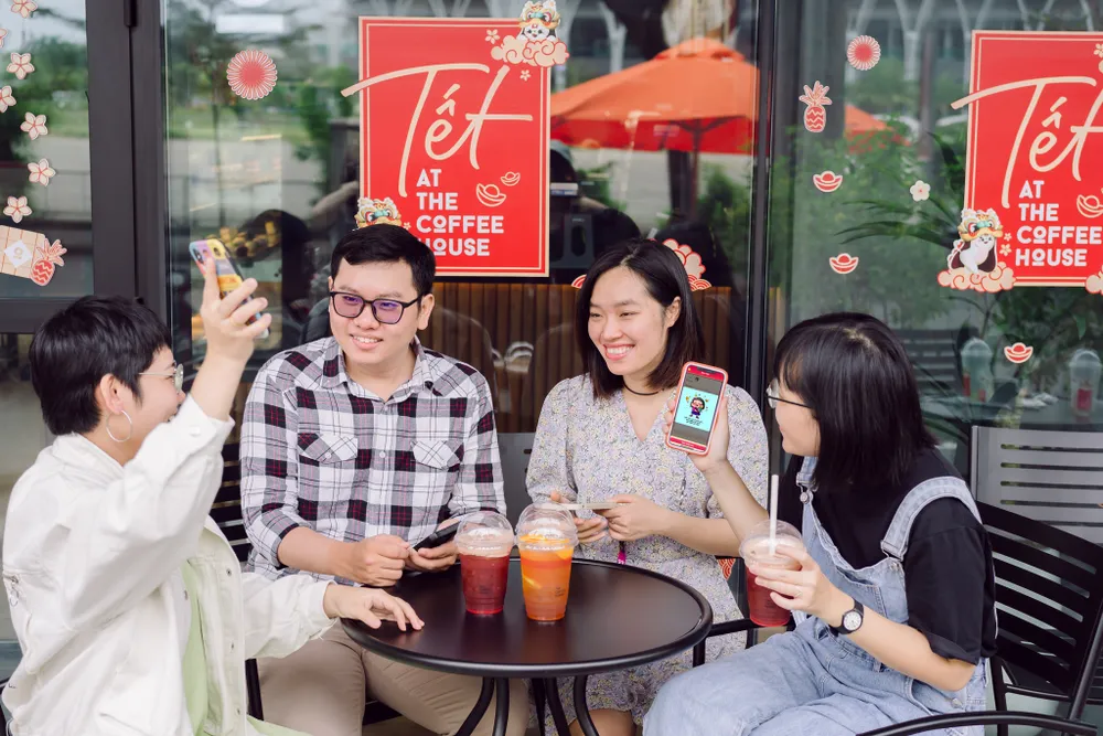 Không cần nhập số tiền, không cần nhớ số điện thoại, việc chuyển tiền lì xì có thể thực hiện thông qua những chiếc mã QR