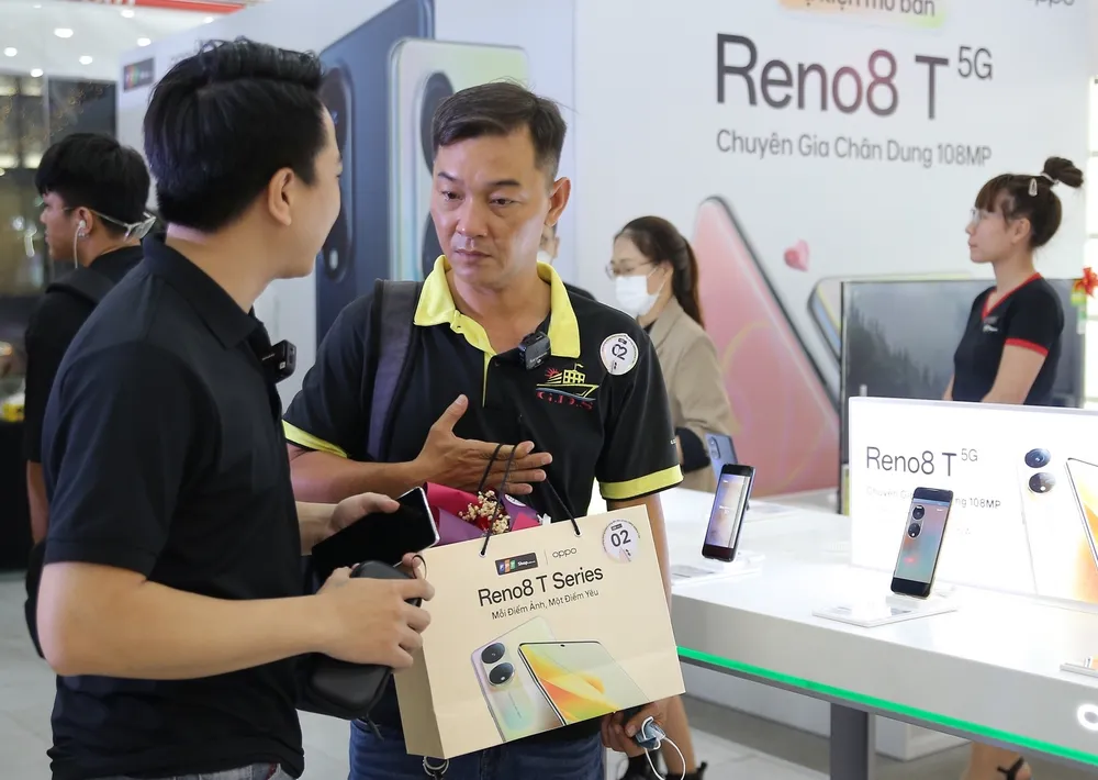 FPT Shop đã nhận được rất nhiều sự quan tâm, tin tưởng từ khách hàng với gần 3.000 lượt đăng ký thông tin trong suốt thời gian mở cổng đặt trước phiên bản Reno8 T 5G.