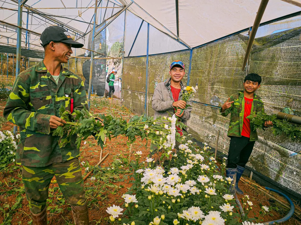 Những người làm nhà vườn luôn cười tươi và sẵn lòng giúp đỡ nếu ai đó vào xin chụp hình hay nhờ việc tế nhị như đi nhờ vệ sinh Những người làm nhà vườn luôn cười tươi và sẵn lòng giúp đỡ nếu ai đó vào xin chụp hình hay nhờ việc tế nhị như đi nhờ vệ sinh