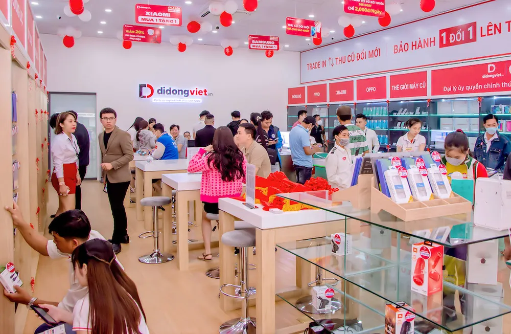 Khách hàng mua iPhone tại Di Động Việt Khách hàng mua iPhone tại Di Động Việt