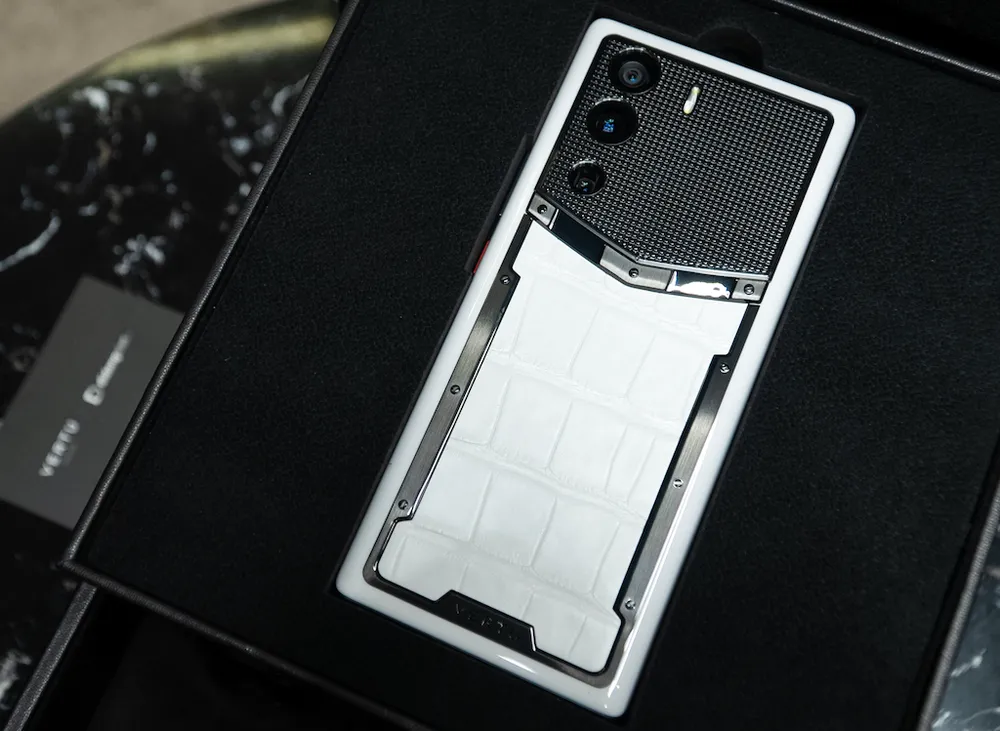 Metavertu phiên bản Basic Alligator Leather Creamy White được mua ngay sau khi vừa về hàng Metavertu phiên bản Basic Alligator Leather Creamy White được mua ngay sau khi vừa về hàng