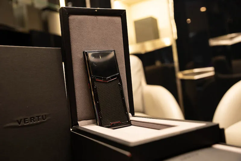 Vertu chính hãng do Di Động Việt phân phối