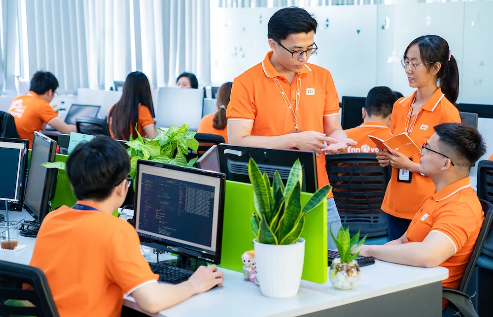 Năm 2022, khối Công nghệ của FPT đóng góp 58% doanh thu và 43,9% lợi nhuận trước thuế; khối Viễn thông đóng góp 36,7% lợi nhuận trước thuế. Việc mở rộng quy mô thị trường quốc tế được đẩy mạnh, nổi bật là thương vụ mua lại mảng dịch vụ IT của Intertec International (Mỹ). FPT cũng công bố ra mắt sản phẩm chip bán dẫn ứng dụng trong lĩnh vực y tế, khởi công Tổ hợp Giáo dục FPT UniSchool tại Hà Nam, dự kiến đưa vào hoạt động cuối năm 2023…