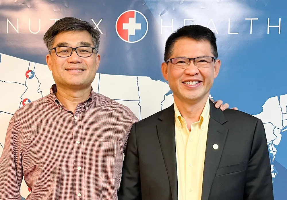 Tiến sĩ Tom Võ, Chủ tịch Hội đồng Quản trị kiêm Tổng Giám đốc Nutex Health Inc. và ông Trương Quốc Hùng, Tổng Giám đốc VinBrain