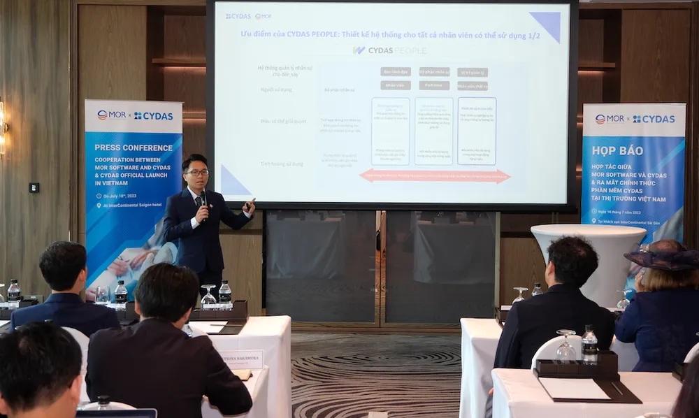 Đại diện Công ty Cổ phần Phần mềm MOR giới thiệu về thị trường Việt Nam