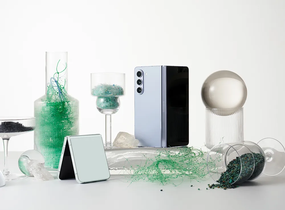 Samsung Electronics công bố thế hệ thứ năm trong hệ sinh thái thiết bị Galaxy gập: bộ đôi tuyệt tác với thiết kế bỏ túi cao cấp tiên phong mang lại trải nghiệm độc đáo cho người dùng cùng vô số tùy chỉnh cá nhân và hiệu năng mạnh mẽ. Samsung Electronics công bố thế hệ thứ năm trong hệ sinh thái thiết bị Galaxy gập: bộ đôi tuyệt tác với thiết kế bỏ túi cao cấp tiên phong mang lại trải nghiệm độc đáo cho người dùng cùng vô số tùy chỉnh cá nhân và hiệu năng mạnh mẽ.