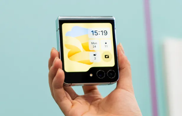 Từ 26-7 đến 31-8-2023, FPT Shop còn tổ chức chương trình quay số trúng thưởng xe máy Vespa dành cho khách hàng đặt trước Galaxy Z Fold5 và Z Flip5 và nhận máy trong tháng 8 Từ 26-7 đến 31-8-2023, FPT Shop còn tổ chức chương trình quay số trúng thưởng xe máy Vespa dành cho khách hàng đặt trước Galaxy Z Fold5 và Z Flip5 và nhận máy trong tháng 8