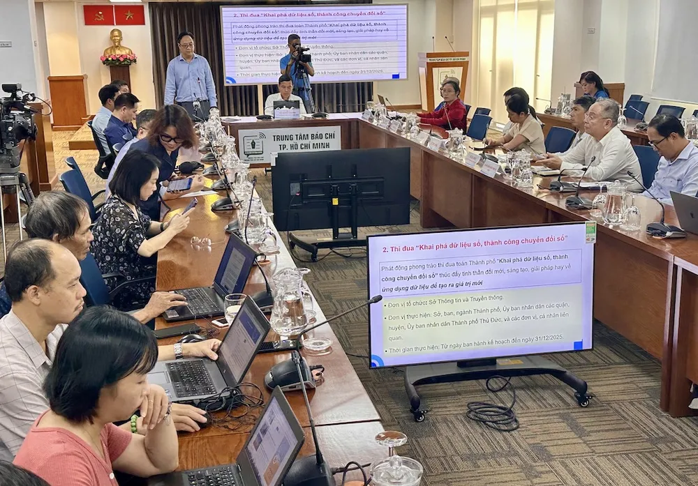 Đại diện Ban tổ chức giới thiệu hoạt động của Tuần lễ Chuyển đổi số TPHCM năm 2023 Đại diện Ban tổ chức giới thiệu hoạt động của Tuần lễ Chuyển đổi số TPHCM năm 2023