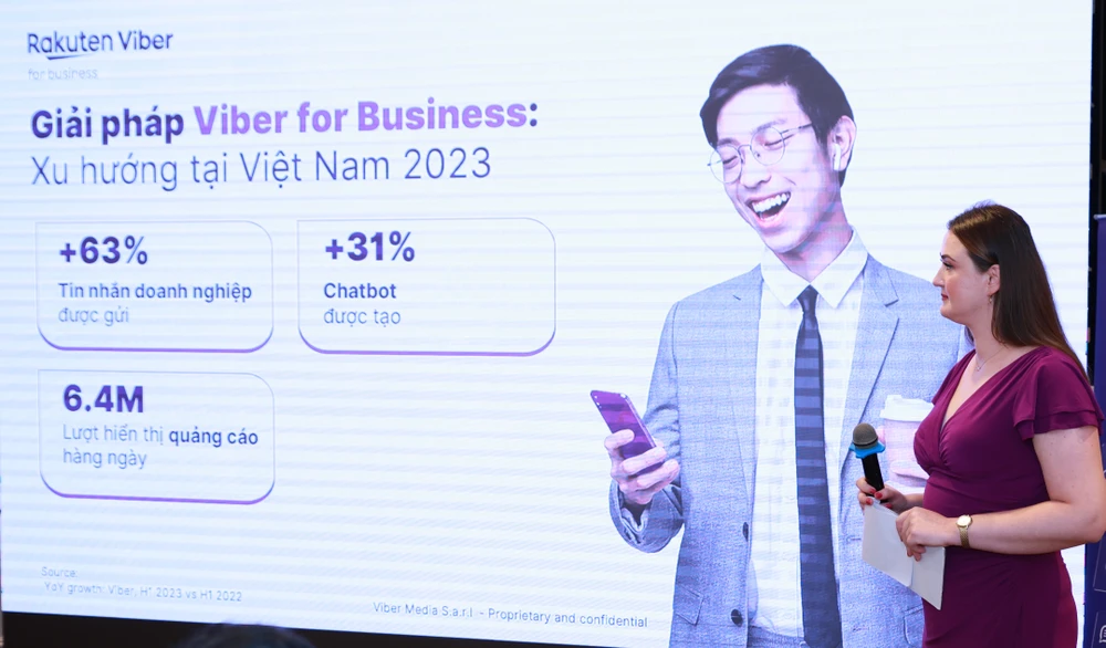 Đại diện Rakuten Viber giới thiệu các giải pháp mới tại Việt Nam. 