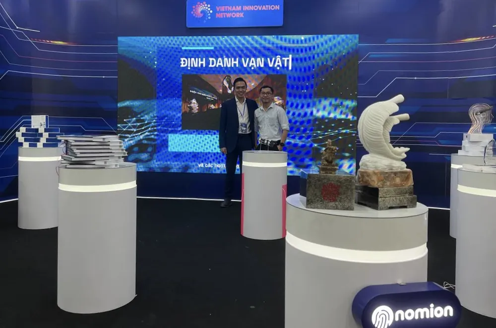 Khu trưng bày, giới thiệu công nghệ lõi Nomion của Startup Phygital Labs Khu trưng bày, giới thiệu công nghệ lõi Nomion của Startup Phygital Labs