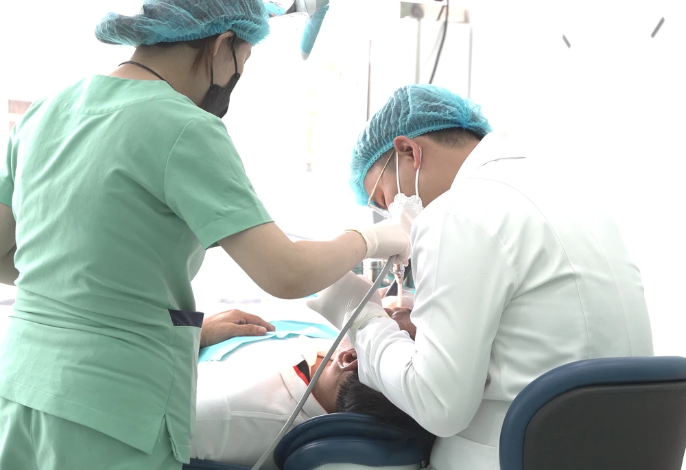 the-gioi-implant-khai-truong-2-9325.png