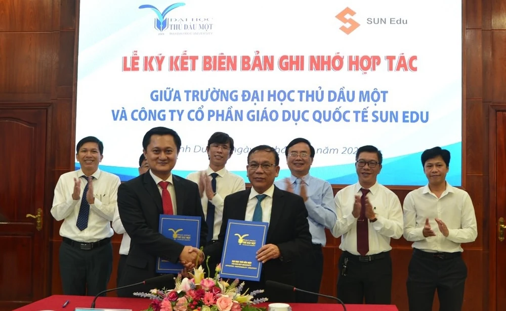 Trường ĐH Thủ Dầu Một và Công ty CP Giáo dục Quốc tế SUN EDU đã ký thỏa thuận hợp tác.