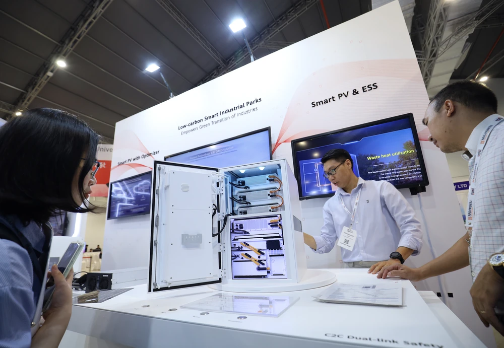 Huawei giới thiệu giải pháp mới về điện mặt trời thông minh (SmartPV) tại sự kiện.