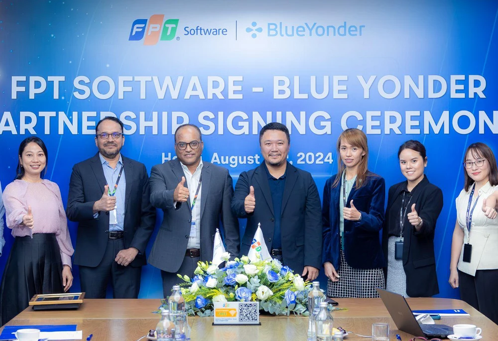 Đại diện FPT Software và Blue Yonder tại lễ ký kết