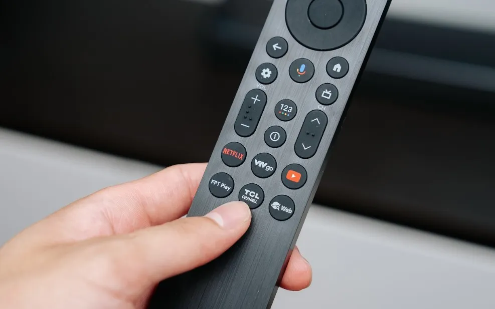 Tiện ích tìm kiếm và điều khiển từ xa thông qua giọng nói tiếng Việt trên C6K giúp giao tiếp với TV dễ dàng hơn C6K_remote.jpg