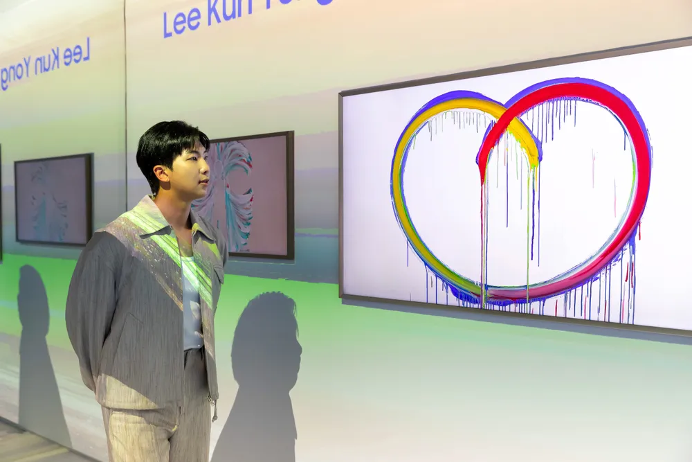 Samsung-TVs and Displays-Samsung Art TV-RM របស់ BTS នៅ Art Basel_dl1.jpg