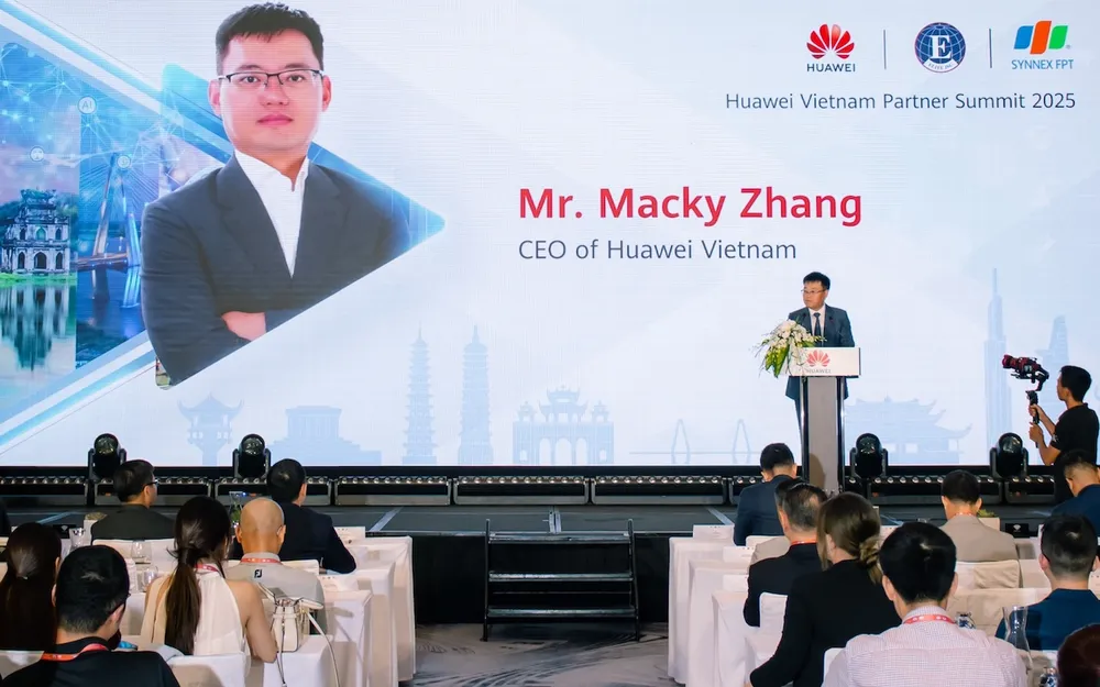 El Sr. Macky Zhang, Director General de Huawei Vietnam, compartió su experiencia en la Cumbre de Socios de Huawei Vietnam 2025 Ông Macky Zhang, Tổng giám đốc Huawei Việt Nam.jpg