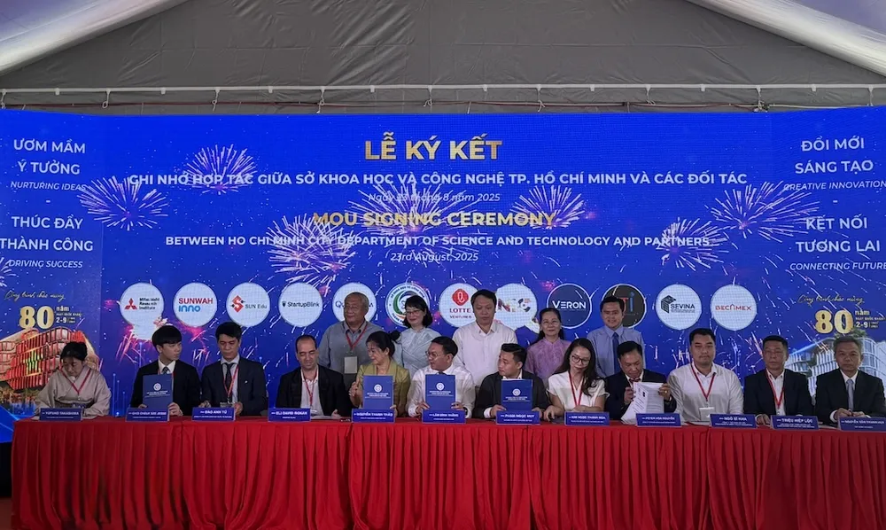 Các đơn vị tham gia ký kết tại chương trình IMG_4372.jpg