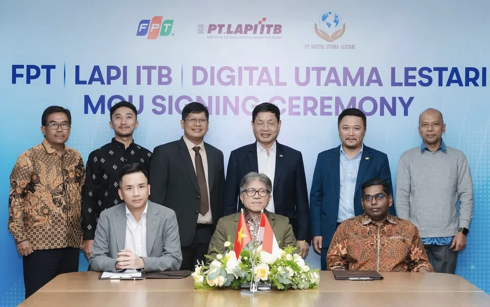 FPT cùng LAPI ITB và Digital Utama Lestari tại lễ ký kết.