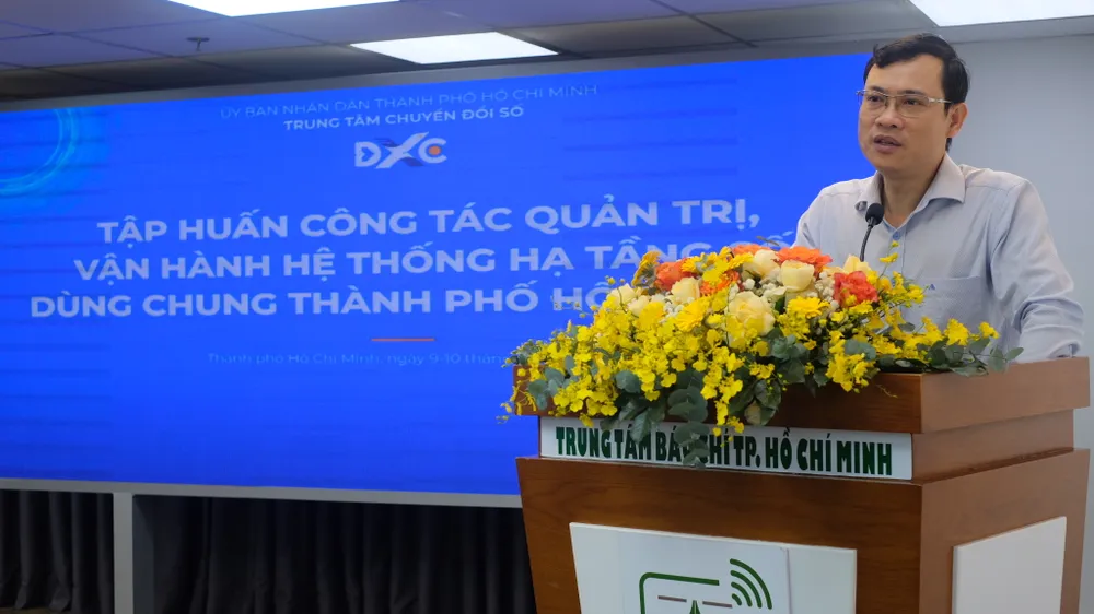 Ông Nguyễn Đức Chung, Phó Giám đốc Trung tâm Chuyển đổi số TPHCM phát biểu khai mạc Hội nghị