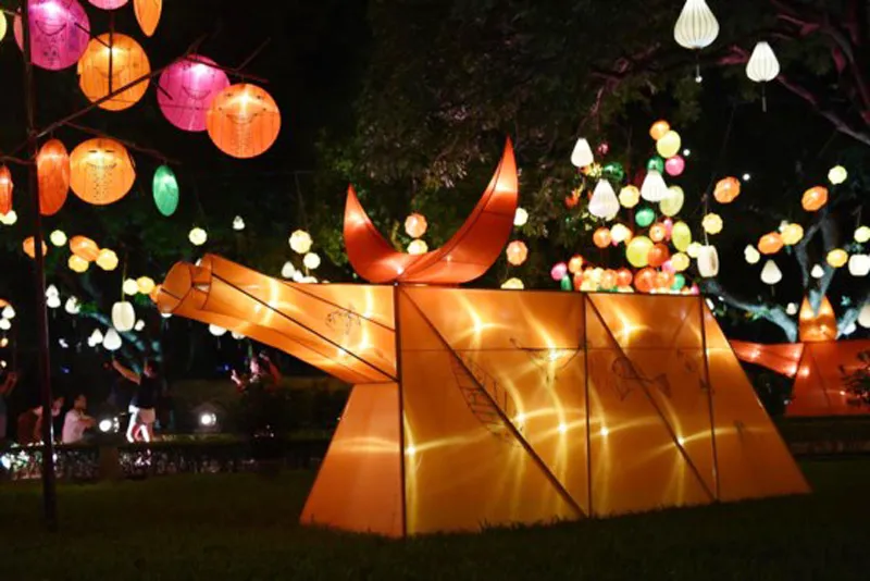 Ngỡ ngàng với tác phẩm đèn con trâu trong lễ hội đón trăng ảnh 1 Ngỡ ngàng với tác phẩm đèn con trâu trong lễ hội đón trăng ảnh 1