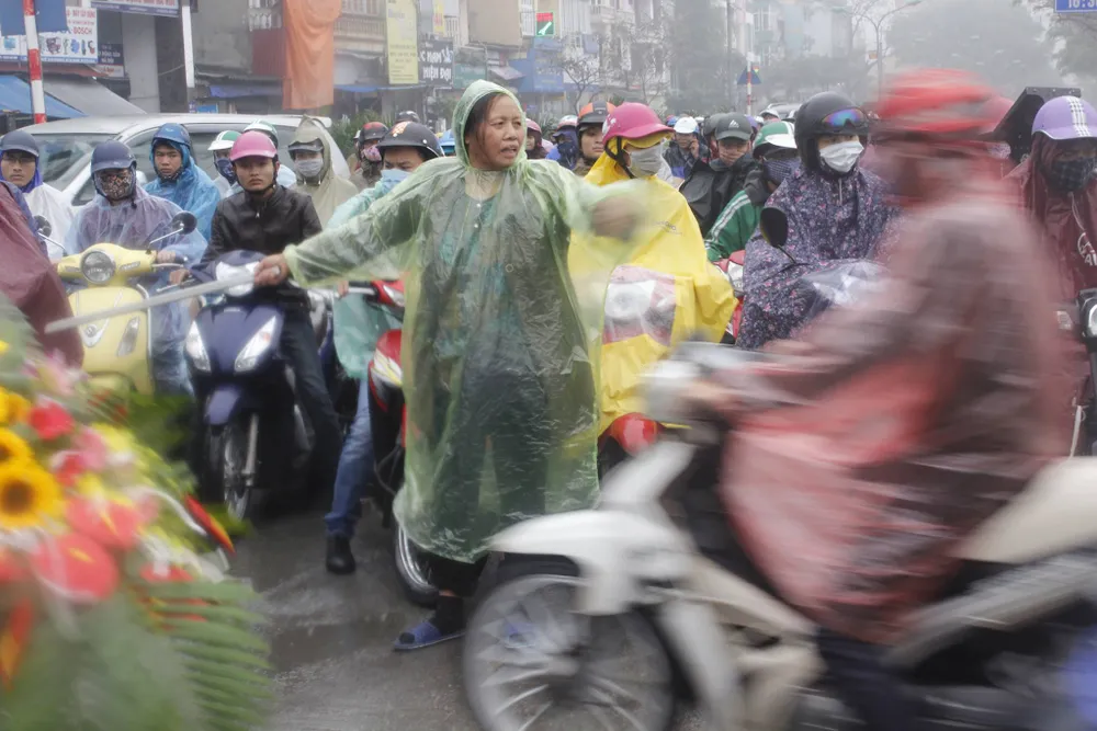 Gần 1000 ảnh dự thi "Người Hà Nội ứng xử văn minh, thanh lịch 2017" ảnh 2