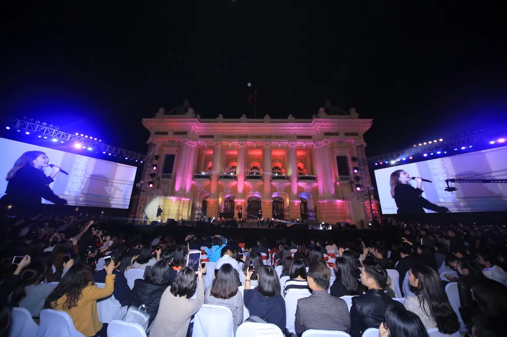 "Beyonce Hàn Quốc” đốt cháy đêm đông Hà Nội ảnh 1