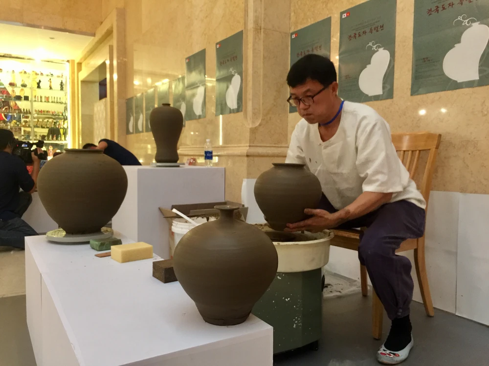Ngỡ ngàng với các tác phẩm gốm sứ truyền thống của Hàn Quốc ảnh 3 Ngỡ ngàng với các tác phẩm gốm sứ truyền thống của Hàn Quốc ảnh 3