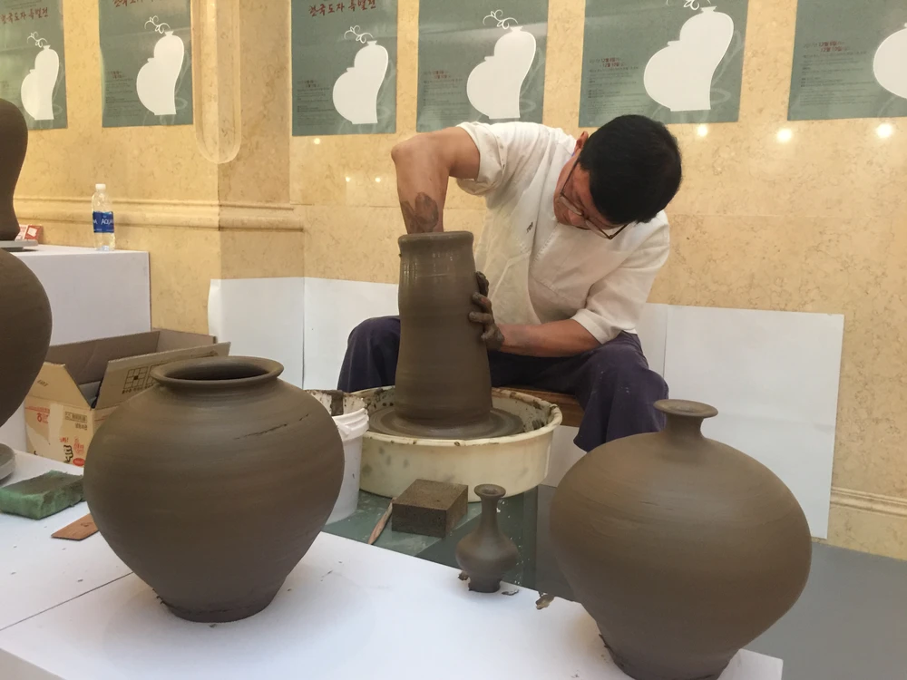Ngỡ ngàng với các tác phẩm gốm sứ truyền thống của Hàn Quốc ảnh 4 Ngỡ ngàng với các tác phẩm gốm sứ truyền thống của Hàn Quốc ảnh 4