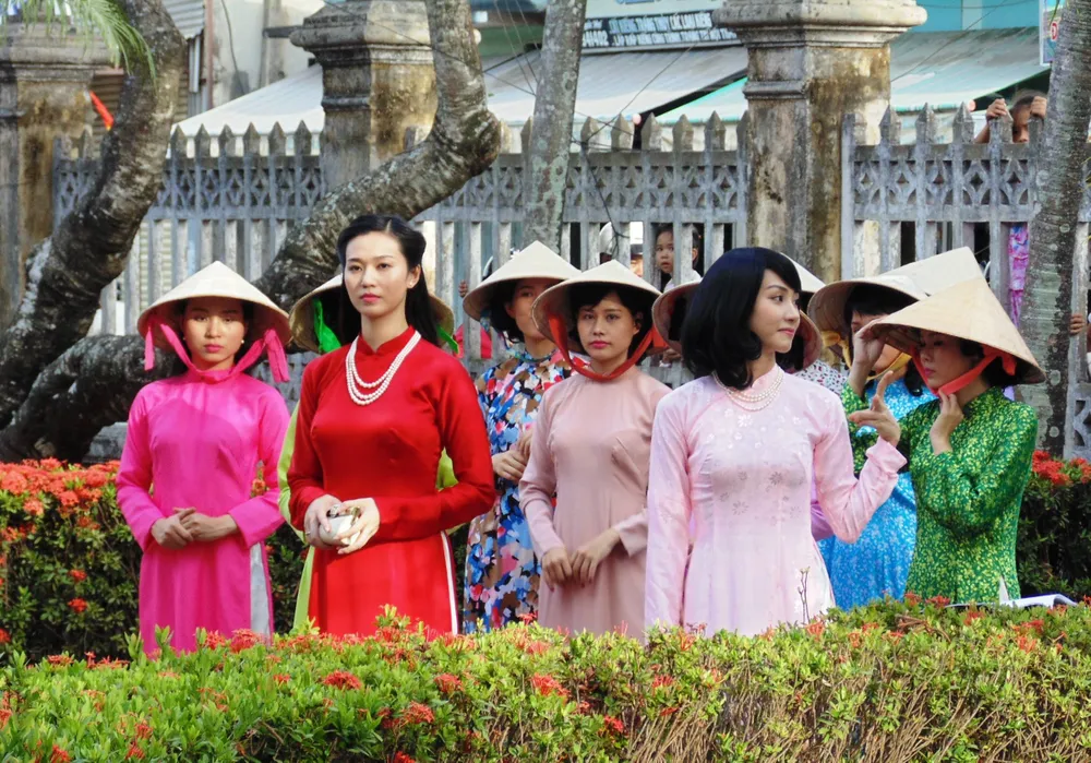 Thương Tín, Lý Hùng trở lại với Mỹ nhân Sài Thành ảnh 3