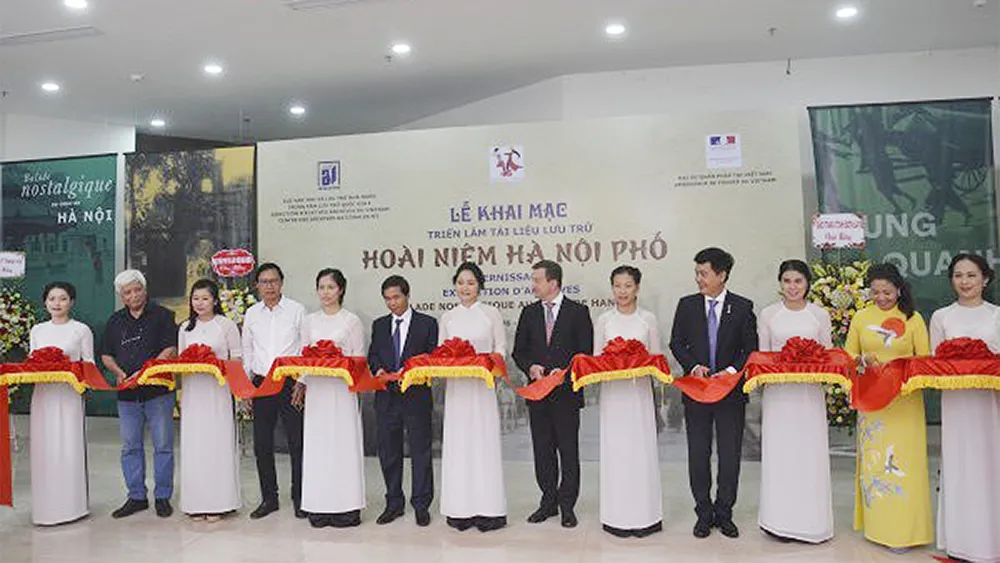 Trở về không gian 36 phố phường với “Hoài niệm Hà Nội phố” ảnh 1