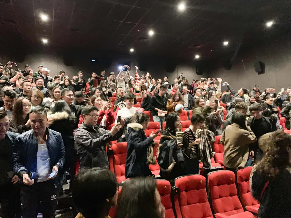 Nhiều rạp chiếu quá tải vì “Chị trợ lý của anh” ảnh 1